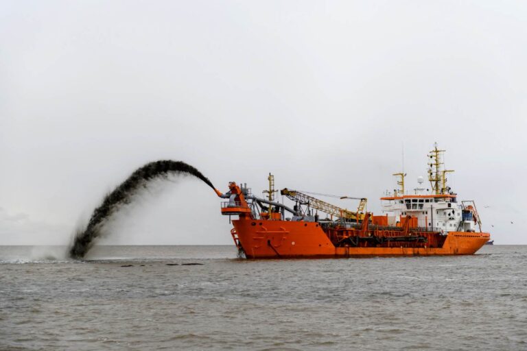 Hopper Dredger vs. Other Dredging Vessels Choose the Right One